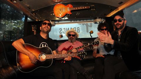 Le�n Benavente se arrancan a bordo del Gibson-bus