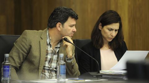 Marta Oviedo Creo, en una imagen de archivo en un pleno de Lal�n con Nicol�s Gonz�lez Casares, del PSOE