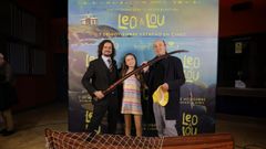 Preestreno en A Corua de la pelcula Leo & Lou. El director, Carlos Solano (izquierda), con los actores Julia Sulleiro y Manuel Manquia