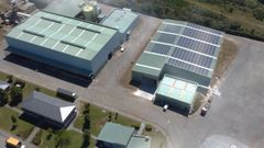 Nueva nave de trabajo de la planta de Sogarisa, con una cubierta formada por 740 placas solares