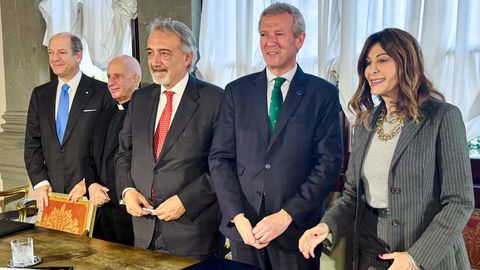 Riccardo Guariglia, secretario general del Ministerio de Exteriores de Italia, el arzobispoRino Fisichella, Francesco Rocca, gobernador del Lacio; Alfonso Rueda, y la ministra de Exteriores de Italia,Daniela Santanch.