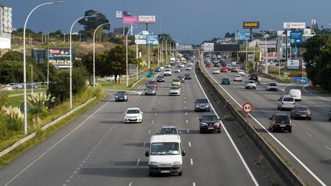 Trfico en la avenida de Alfonso Molina