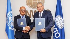 Convenio de colaboraci�n entre a Ethha , representada por Jos� Manuel Baltar y la pola Organizaci�n Mundial de Turismo, por   Ion Vilcu.