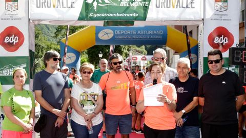 Lectura del manifiesto, en la traves�a de Belmonte