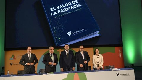 Adri�n Barb�n, en el centro en el�24� Congreso Nacional Farmac�utico