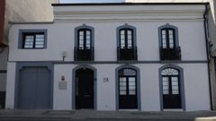 Fachada principal de la vivienda dedicada actualmente a apartamentos