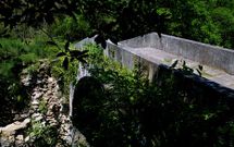Ponte do Demo ofrec�a este aspecto deteriorado hace ya diez a�os, cuatro despu�s de la riada. 
