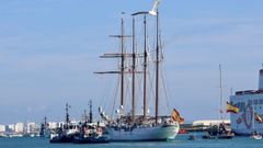 El Juan Sebasti�n de Elcano zarp� este 10 de enero de C�diz, acompa�ado por otros barcos, en el inicio de su 98 traves�a de instrucci�n