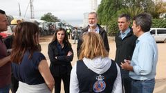 La reina Letizia, el rey Felipe, Pedro S�nchez y Carlos Maz�n, en Paiporta