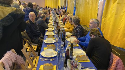 Codillo.M�s de 1.050 comensales se citaron en la Festa do Codillo