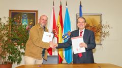 Pity y Caballero tras firmar el convenio ayer