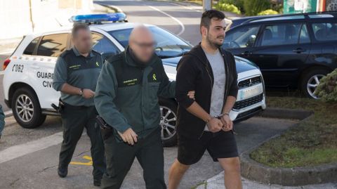 El joven detenido por la agresión ya fue detenido el pasado octubre por un ataque a un puesto de la Guardia Civil en Camariñas