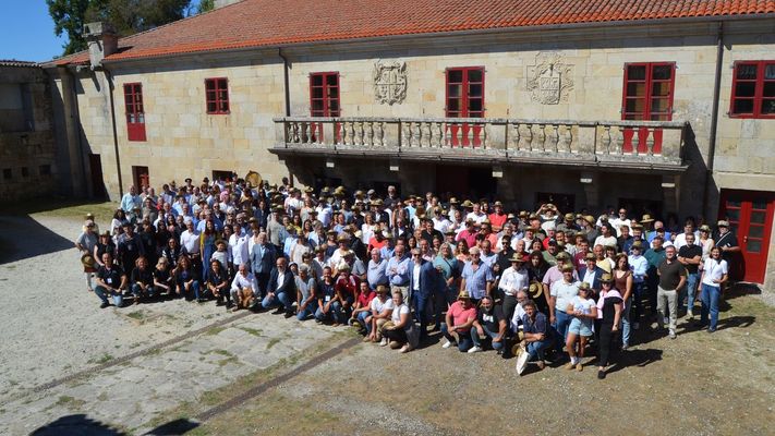 Foto de familia de los participantes en el aniversario de Boaga