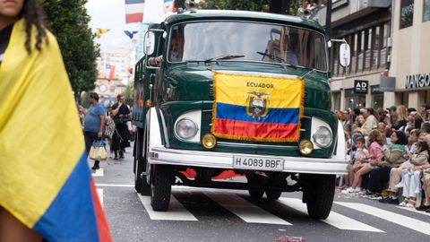 Las calles del centro de Oviedo acogen este jueves el tradicional desfile del día de América en Asturias, en su 72 edición