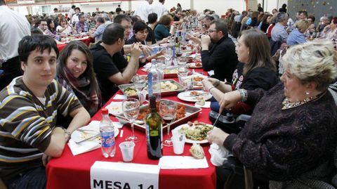 O Barco se rindi al botelo.Ms de mil personas asistieron a la comida en el pabelln