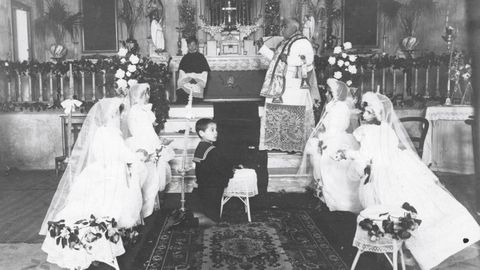 Primeras Comuniones en la capilla, en 1906