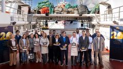 Foto de familia con el grupo de personas trabajadoras del Grupo Pereira, el cocinero Javier Olleros de Culler de Pau y responsables del Grupo