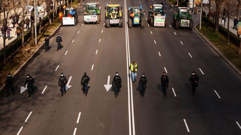 Polic�as al inicio de la marcha ganadera en Madrid