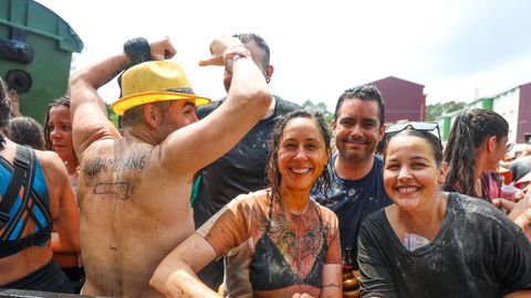 M�is festa e alusi�ns futboleiras entre os participantes. 