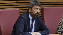 El expresidente de la Generalitat, Carlos Maz�n, durante una sesi�n de control el pasado 7 de mayo.