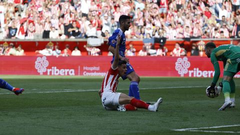 Derbi asturiano entre el Real Sporting de Gijon y el Real Oviedo en El Molin�n