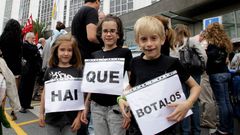 Concentraci�n de funcionarios ante el edificio de la Xunta en Monelos en A Coru�a