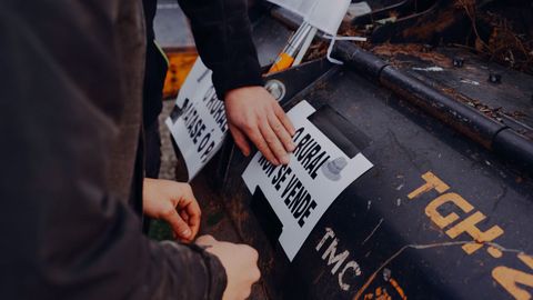Los participantes mostraron pancartas denunciando el abandono del rural