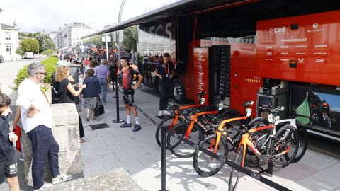 Previa a la salida de la etapa de La Vuelta en Lugo