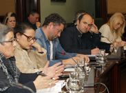 Vicente Mari�o, con la mano en la cabeza, durante el pleno del lunes por la noche. 