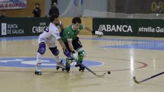 Nil Cervera presionado por Tato Ferruccio durante el encuentro entre el Liceo y el Barcelos
