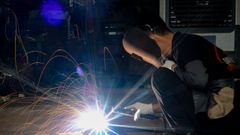 Imagen de archivo de un trabajador del sector del metal. 