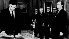 Gonz�lez jurando su cargo ante el rey