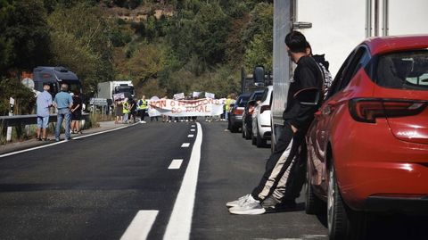 Los conductores aguantaron los cortes con paciencia