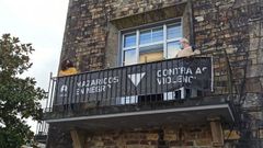 Los concellos, como en el caso del de Mazaricos, colocaron durante los �ltimos d�as pancartas para concienciar a la poblaci�n de la importancia de celebrar el D�a contra la Violencia de G�nero