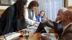 Goretti Sanmart�n charla con el portavoz socialista, Sindo Guinarte (PSOE), y el no adscrito Gonzalo Mui�os en una imagen de archivo de un pleno municipal.