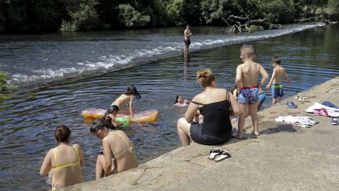 Ambiente en la playa fluvial de Tapia 