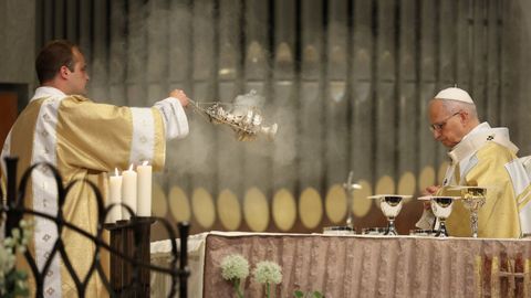 El Papa Le�n XIV celebra la Santa Misa en la Bas�lica de la Sagrada Familia, durante su viaje apost�lico, en Barcelona