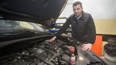 El jefe de taller de Toyota, Jos� Alvari�o, atiende, sobre todo, aver�as de limpieza de la ventilaci�n