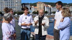 Rego estivo en Ribeira acompa�ado de P�rez Barral e outros membros da formaci�n nacionalista.