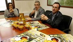 Eduardo Parga (derecha) y Alfredo Ca�izo presentaron ayer el cartel de la Mostra de Oler�a.