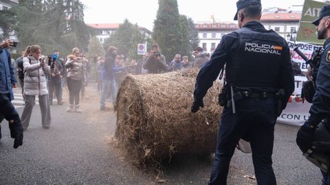 As� fue la tractorada en Oviedo convocada por URA, USAGA, COAG y ASAJA contra el acuerdo de libre comercio entre la Uni�n Europea y los pa�ses del Mercosur
