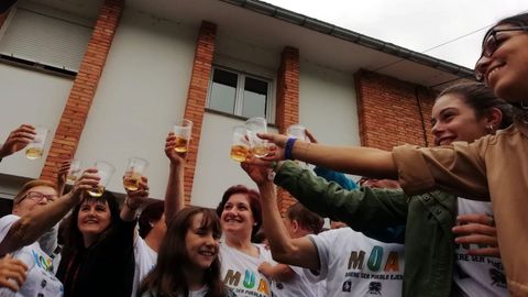 Vecinos brindan por la proclamaci�n de Moal como Pueblo Ejemplar 2018