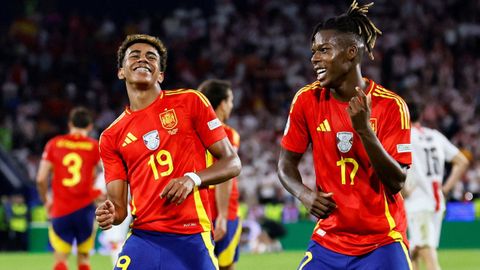 Lamine Yamal y Nico Williams, durante el choque contra Georgia
