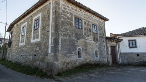 Fachada decorada en Barantes de Arriba, en Sober