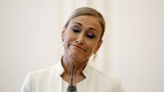 Cifuentes dimite pero se va �con la cabeza muy alta�
