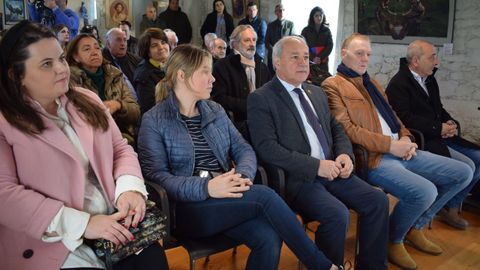 La alcaldesa de Monterroso, Roco Seijas; la diputada provincial Pilar Garca Porto, y el presidente de la Diputacin, Jos Tom, en primera fila en el acto de ayer.