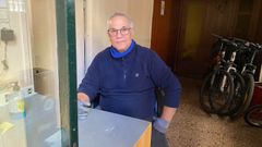 V�ctor lleva algo m�s de cinco a�os trabajando como portero