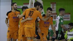 Los jugadores del Burela, con David Pazos a la derecha, celebran un gol