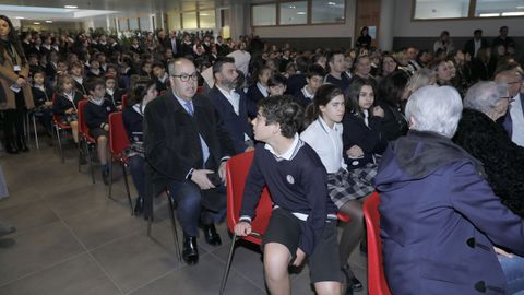 El colegio Miraflores quiso conmemorar los diez a�os de su ampliaci�n y algunos alumnos viajaron desde M�xico