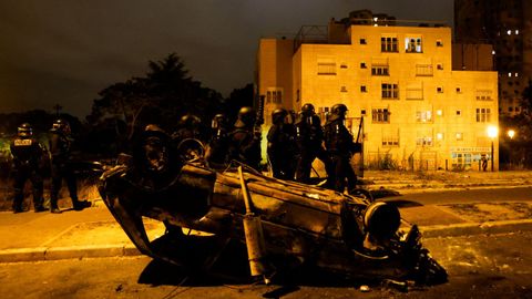 Tercera noche de disturbios en Francia por la muerte de un joven a manos de la polic�a